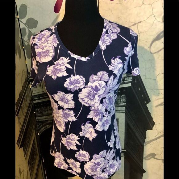 Nice shirt by Croft&Barrow in size medium - Picture 1 of 2